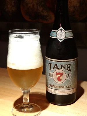 Check out the impressive lacing that the billowing white head leaves in its wake.